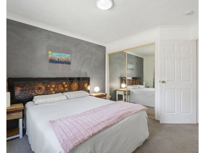 2/57 Worendo Street, Southport QLD 4215