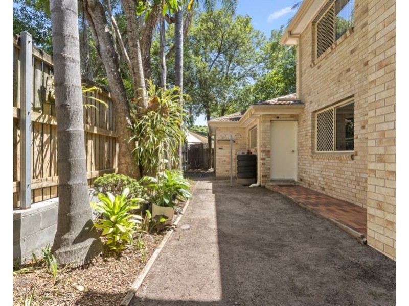 2/57 Worendo Street, Southport QLD 4215