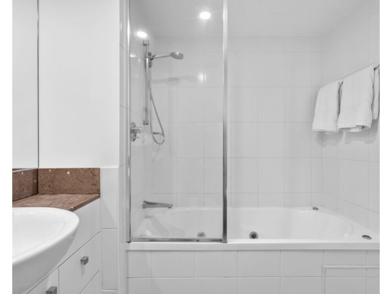 1001/2685 Gold Coast Highway, Broadbeach QLD 4218