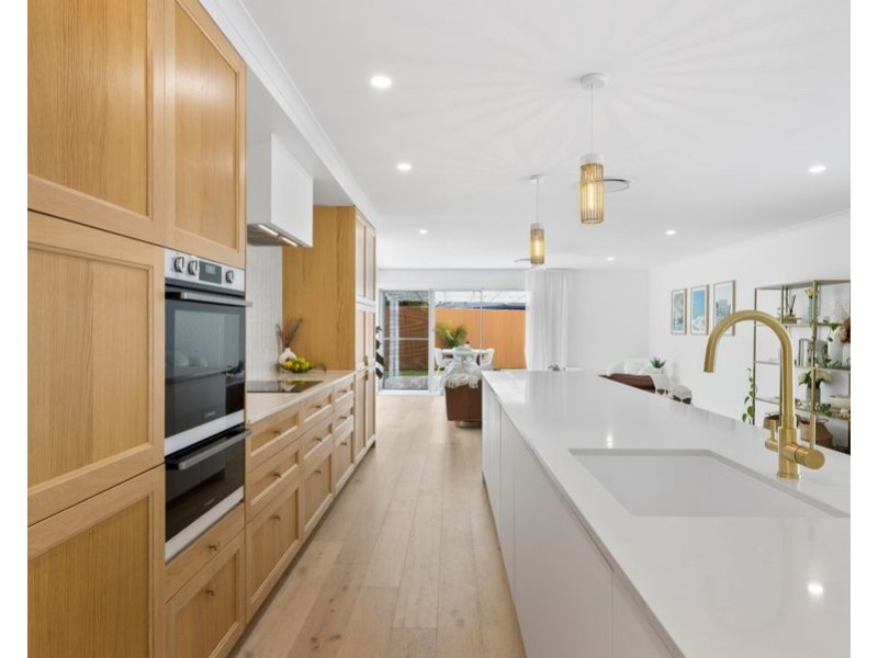 10 Blakehurst Place, Robina QLD 4226