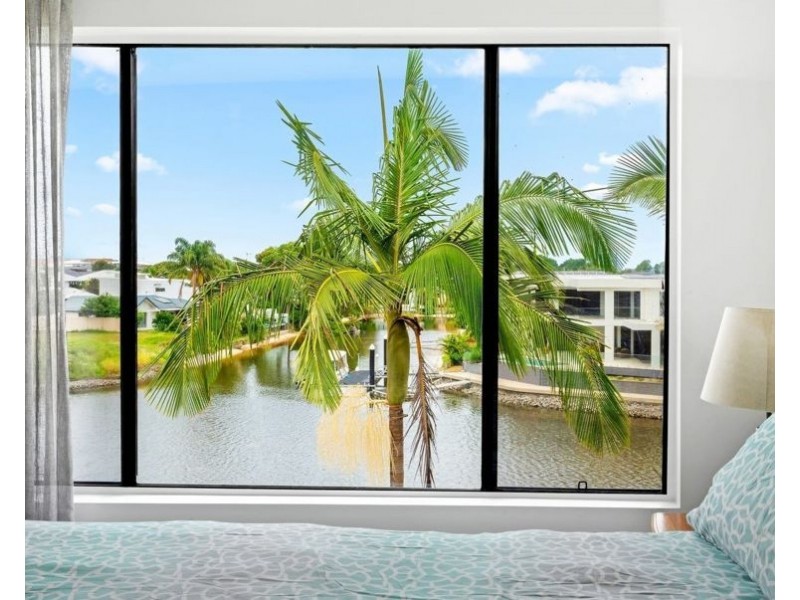 10/18-20 Sunshine Boulevard, Broadbeach Waters QLD 4218