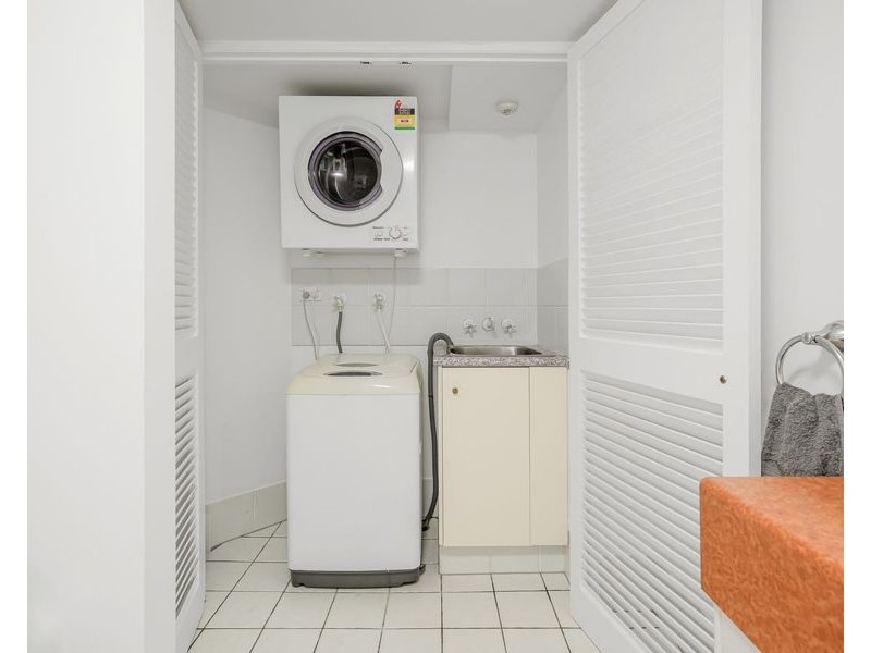 317/9-21 Beach Parade, Surfers Paradise QLD 4217