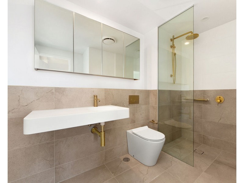 908/372 Marine Parade, Labrador QLD 4215