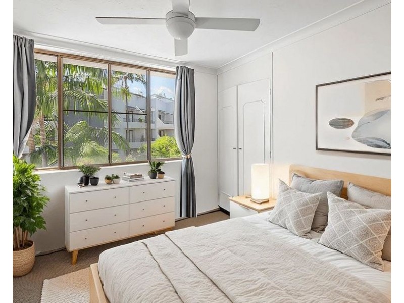 6/24 Second Avenue, Broadbeach QLD 4218