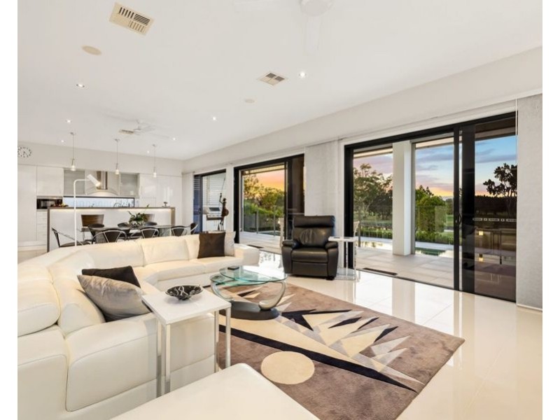 1020 Lakeview Terrace, Benowa QLD 4217