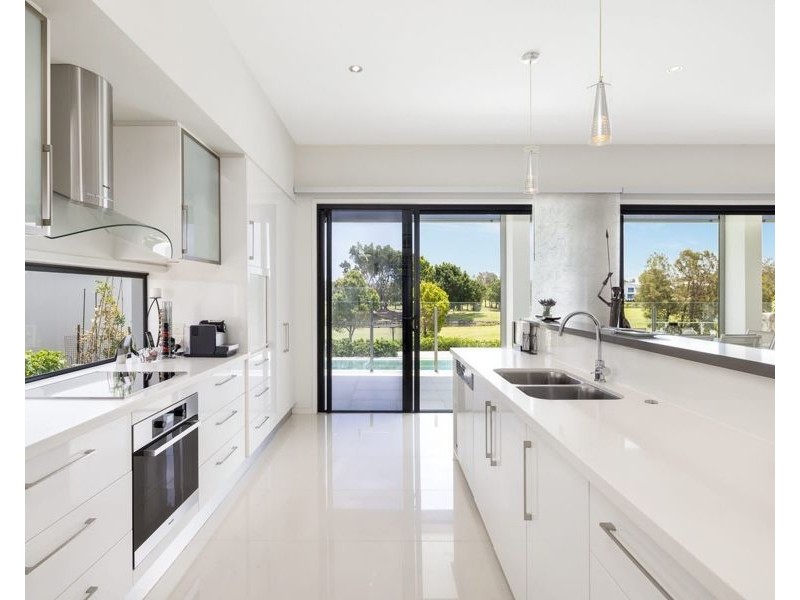 1020 Lakeview Terrace, Benowa QLD 4217