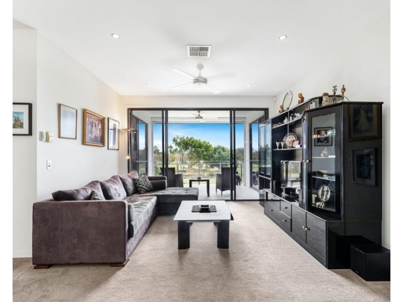 1020 Lakeview Terrace, Benowa QLD 4217