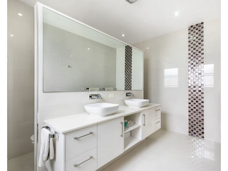1020 Lakeview Terrace, Benowa QLD 4217