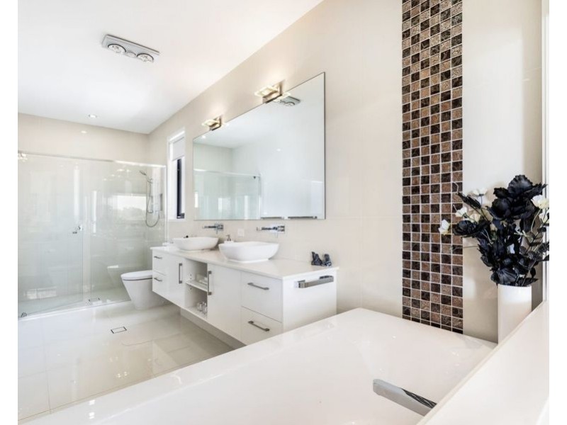 1020 Lakeview Terrace, Benowa QLD 4217