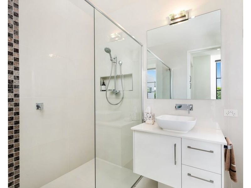1020 Lakeview Terrace, Benowa QLD 4217