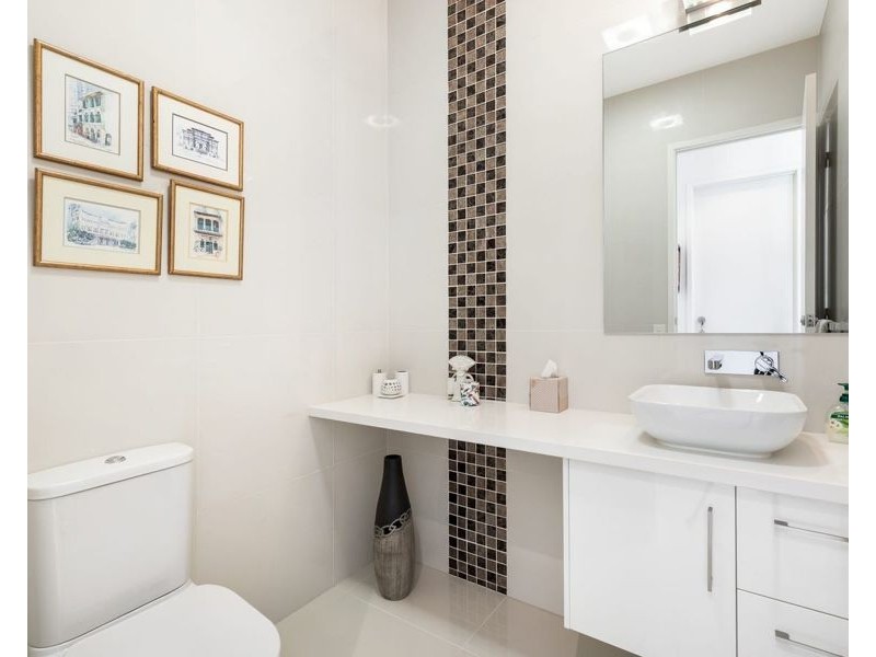 1020 Lakeview Terrace, Benowa QLD 4217