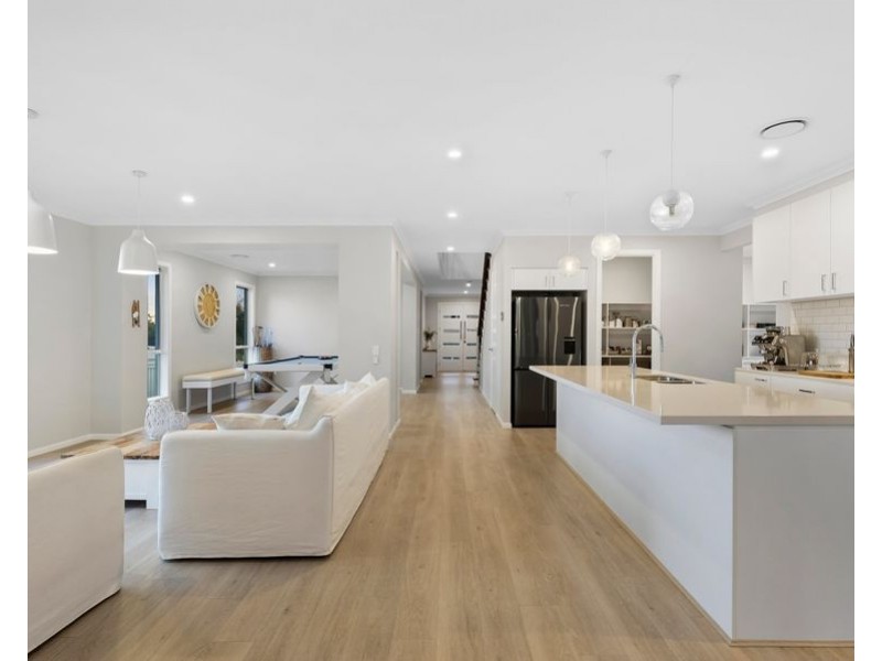 100 Ridgeway Avenue, Southport QLD 4215