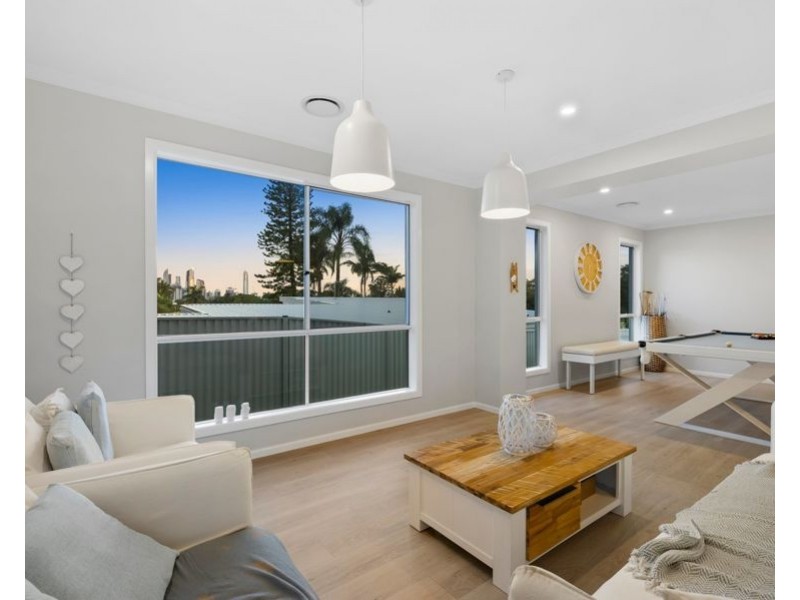 100 Ridgeway Avenue, Southport QLD 4215