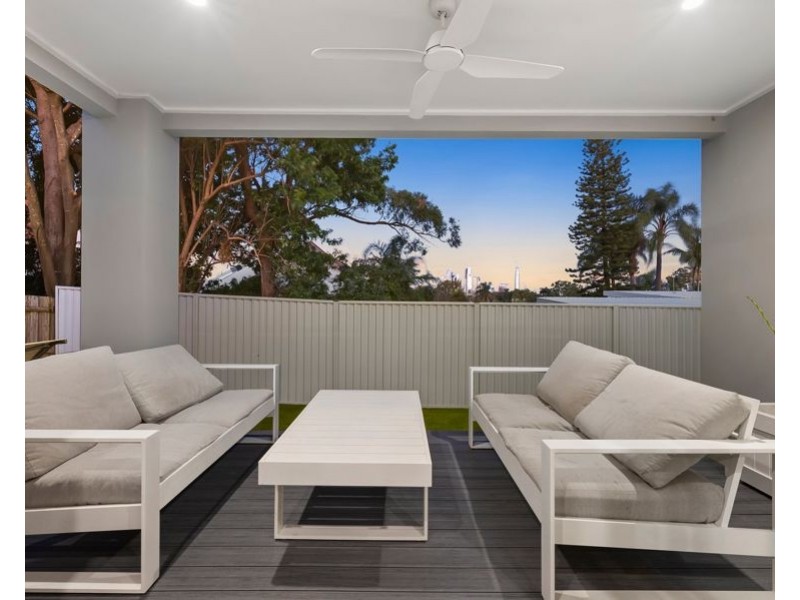 100 Ridgeway Avenue, Southport QLD 4215