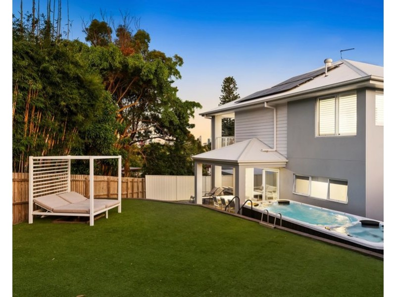 100 Ridgeway Avenue, Southport QLD 4215