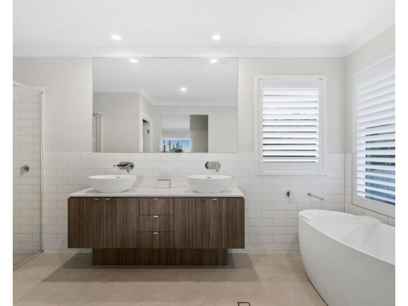 100 Ridgeway Avenue, Southport QLD 4215