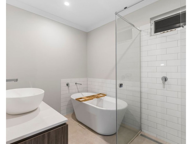 100 Ridgeway Avenue, Southport QLD 4215