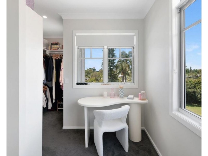 100 Ridgeway Avenue, Southport QLD 4215