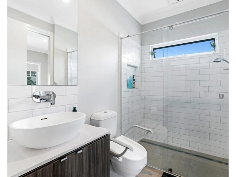 100 Ridgeway Avenue, Southport QLD 4215