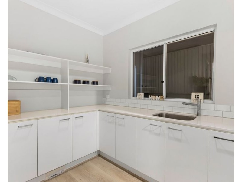 100 Ridgeway Avenue, Southport QLD 4215