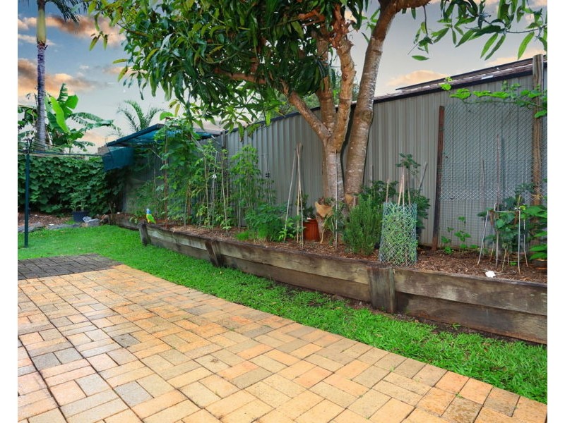 2/191 Olsen Avenue, Labrador QLD 4215