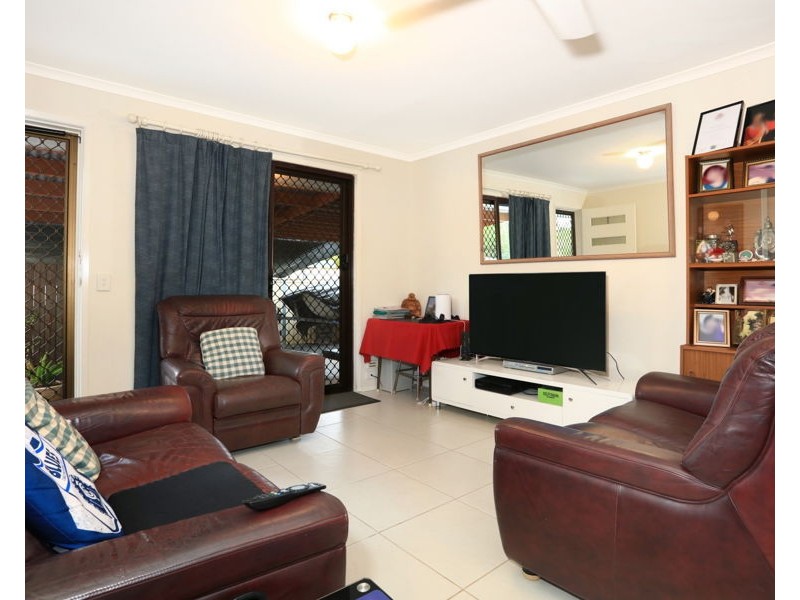2/191 Olsen Avenue, Labrador QLD 4215