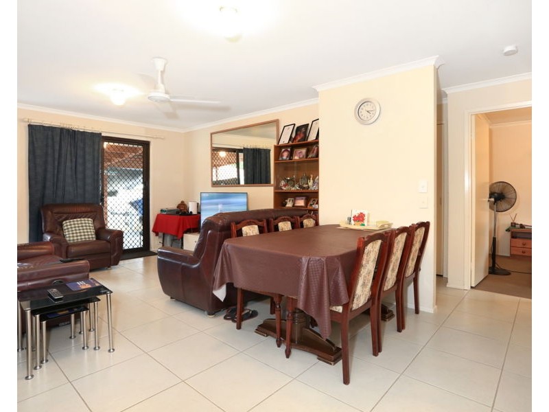 2/191 Olsen Avenue, Labrador QLD 4215