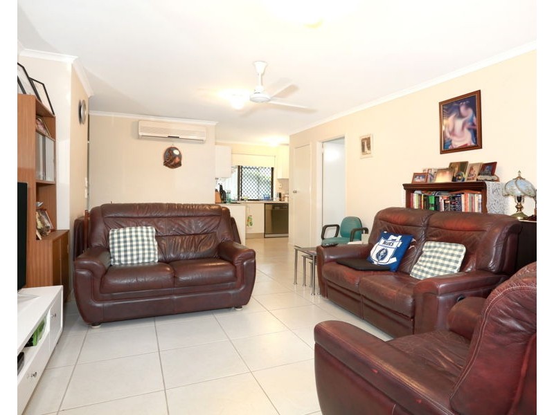 2/191 Olsen Avenue, Labrador QLD 4215