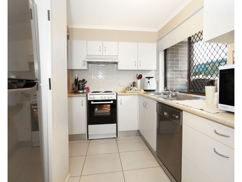 2/191 Olsen Avenue, Labrador QLD 4215