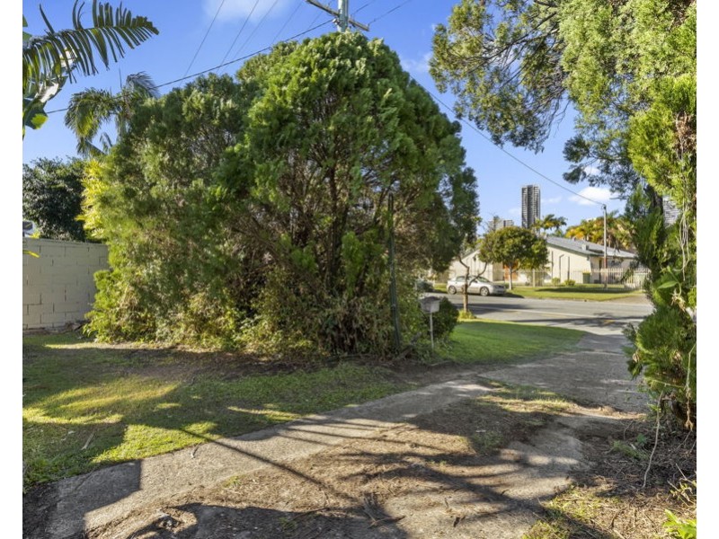 15 Sunshine Boulevard, Broadbeach Waters QLD 4218