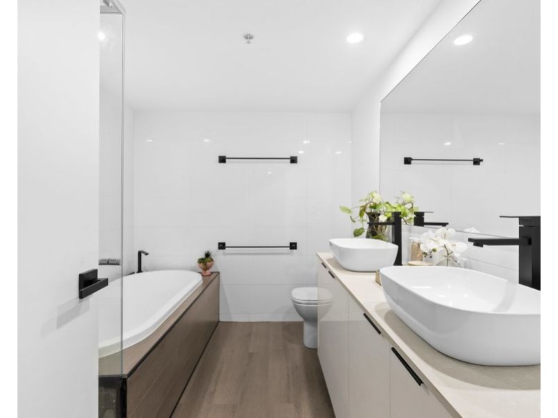 402/22 Surf Parade, Broadbeach QLD 4218