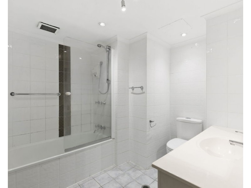 52/2916 Gold Coast Highway, Surfers Paradise QLD 4217