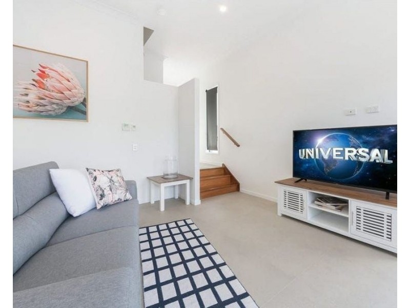 1/2 Pilgrim Place, Southport QLD 4215