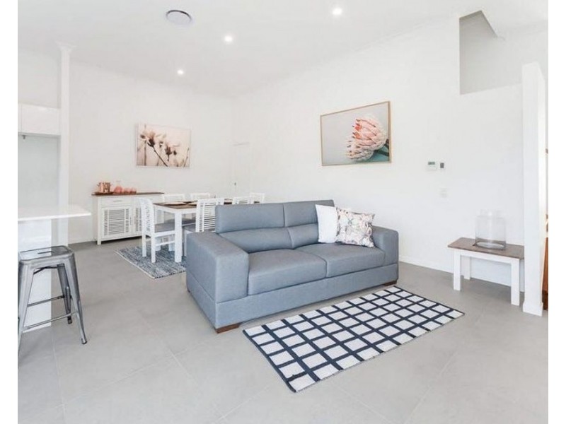 1/2 Pilgrim Place, Southport QLD 4215