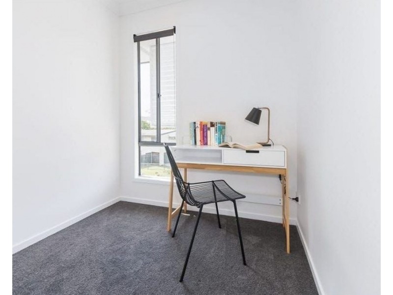 1/2 Pilgrim Place, Southport QLD 4215