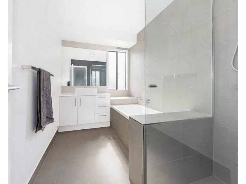 4/2 Pilgrim Place, Southport QLD 4215