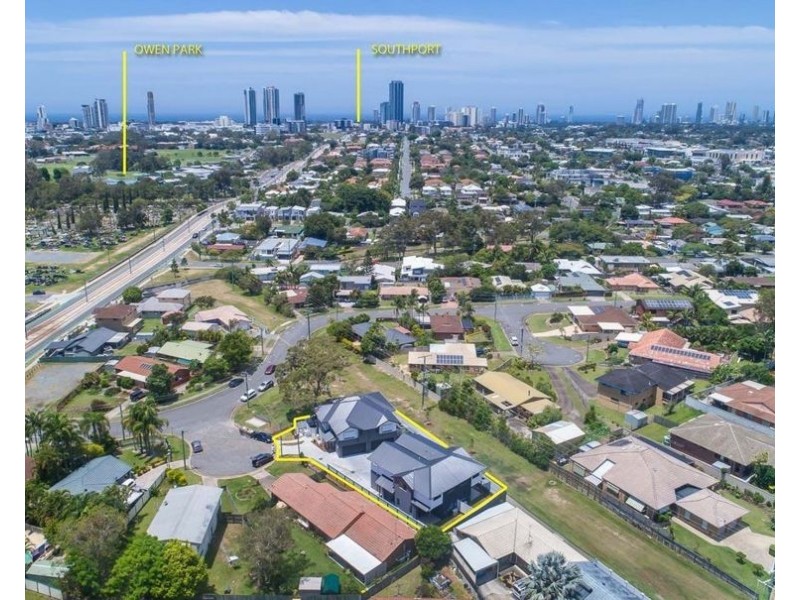 4/2 Pilgrim Place, Southport QLD 4215