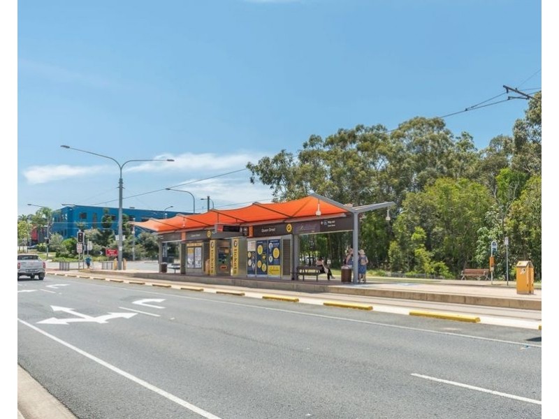 4/2 Pilgrim Place, Southport QLD 4215