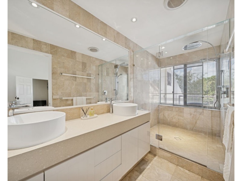 56/125 Santa Cruz Boulevard, Clear Island Waters QLD 4226