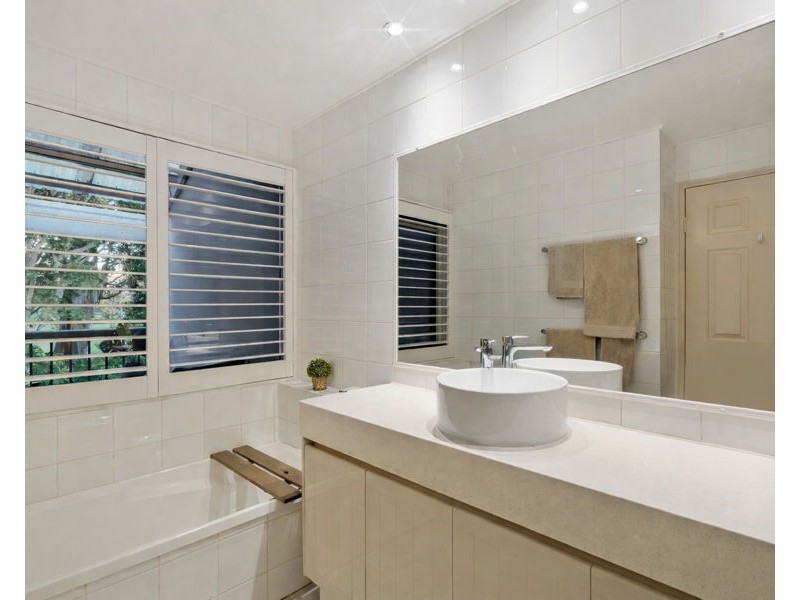 56/125 Santa Cruz Boulevard, Clear Island Waters QLD 4226