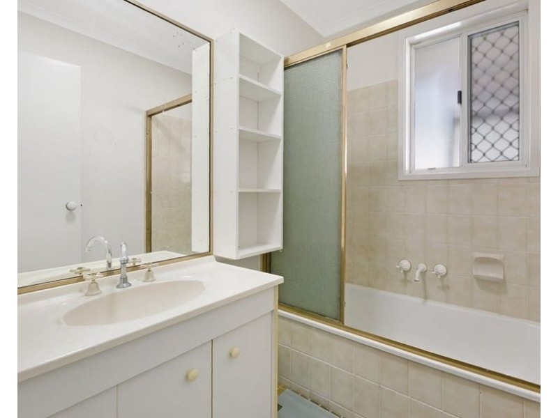 11 Jancoon Court, Carrara QLD 4211