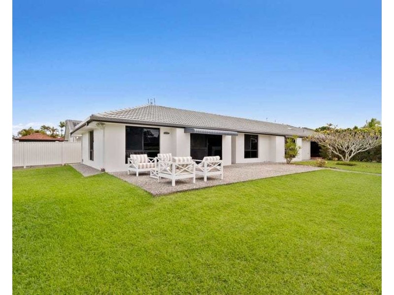 4 Atlas Crescent, Benowa QLD 4217