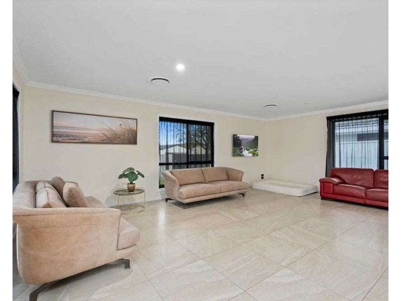 4 Atlas Crescent, Benowa QLD 4217