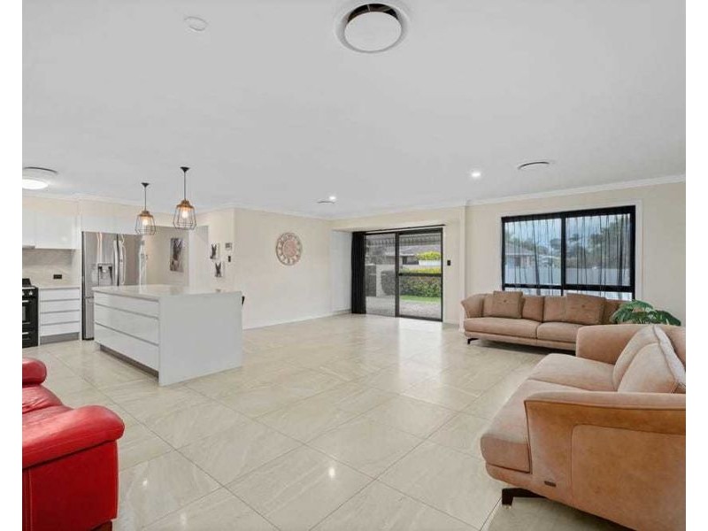 4 Atlas Crescent, Benowa QLD 4217