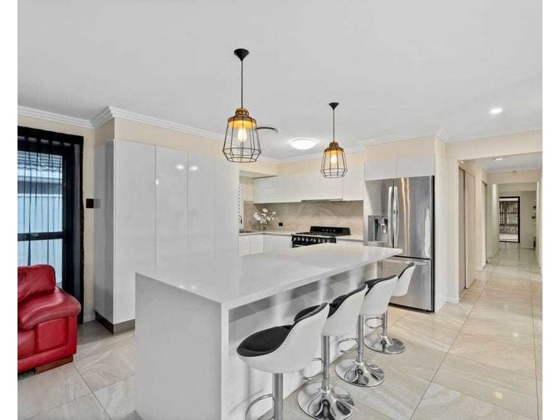 4 Atlas Crescent, Benowa QLD 4217