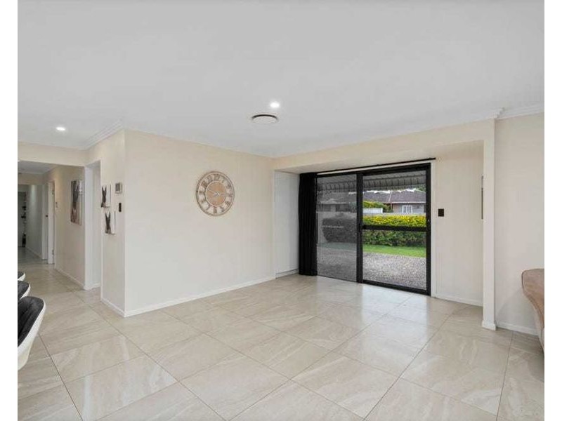 4 Atlas Crescent, Benowa QLD 4217
