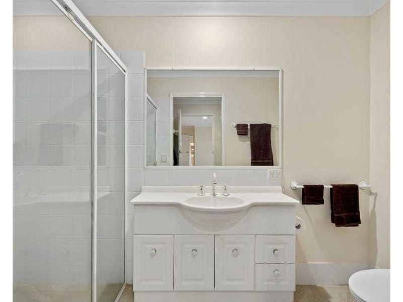 4 Atlas Crescent, Benowa QLD 4217