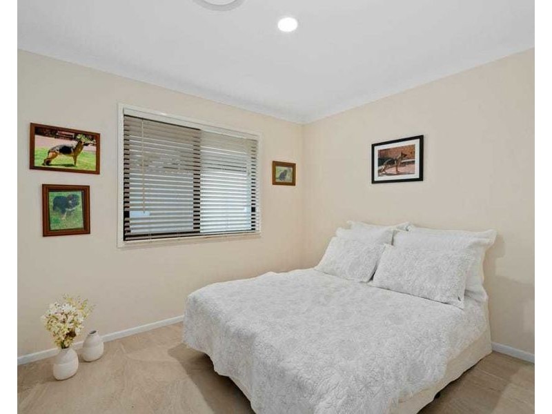 4 Atlas Crescent, Benowa QLD 4217