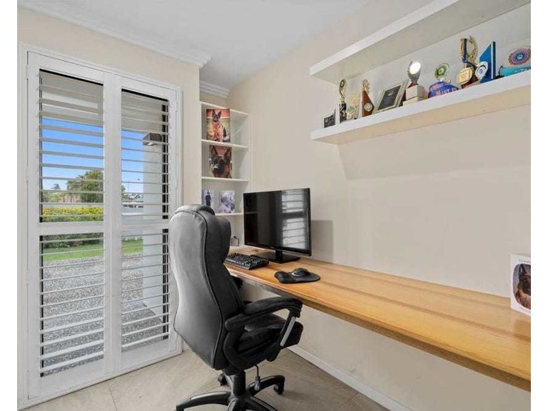4 Atlas Crescent, Benowa QLD 4217