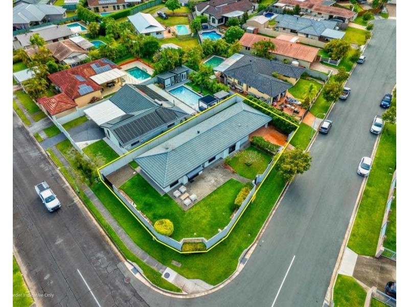 4 Atlas Crescent, Benowa QLD 4217